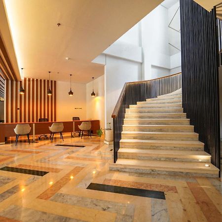 Rayz Umm Hotel Malang Exterior foto