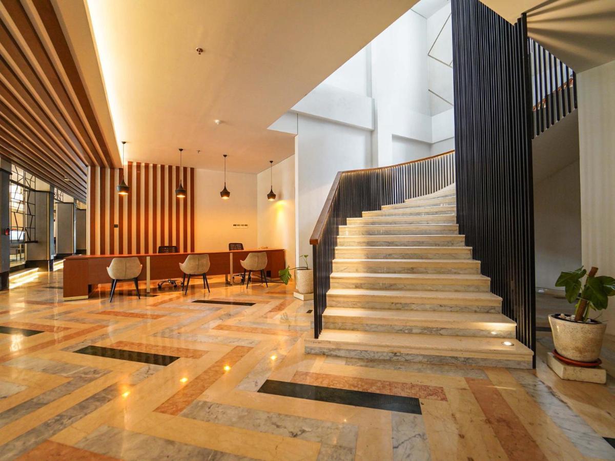 Rayz Umm Hotel Malang Exterior foto
