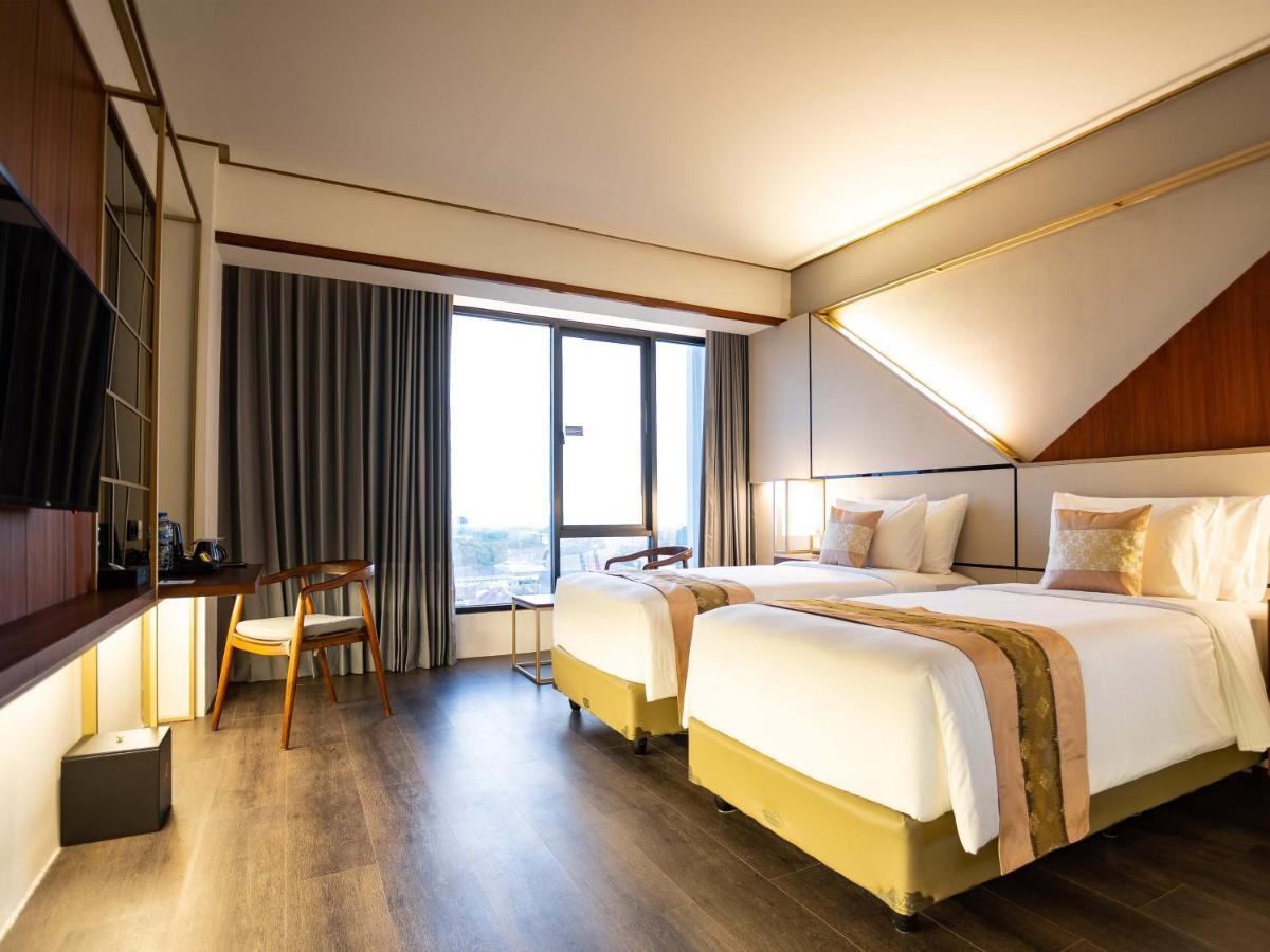 Rayz Umm Hotel Malang Exterior foto